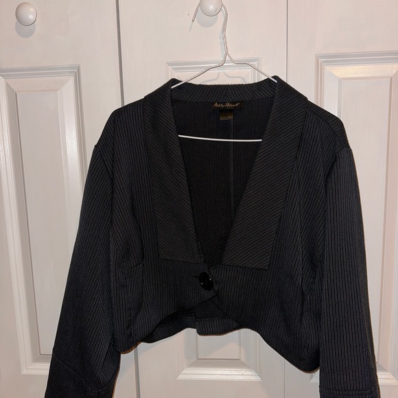 Suit - Picture 4 of 4